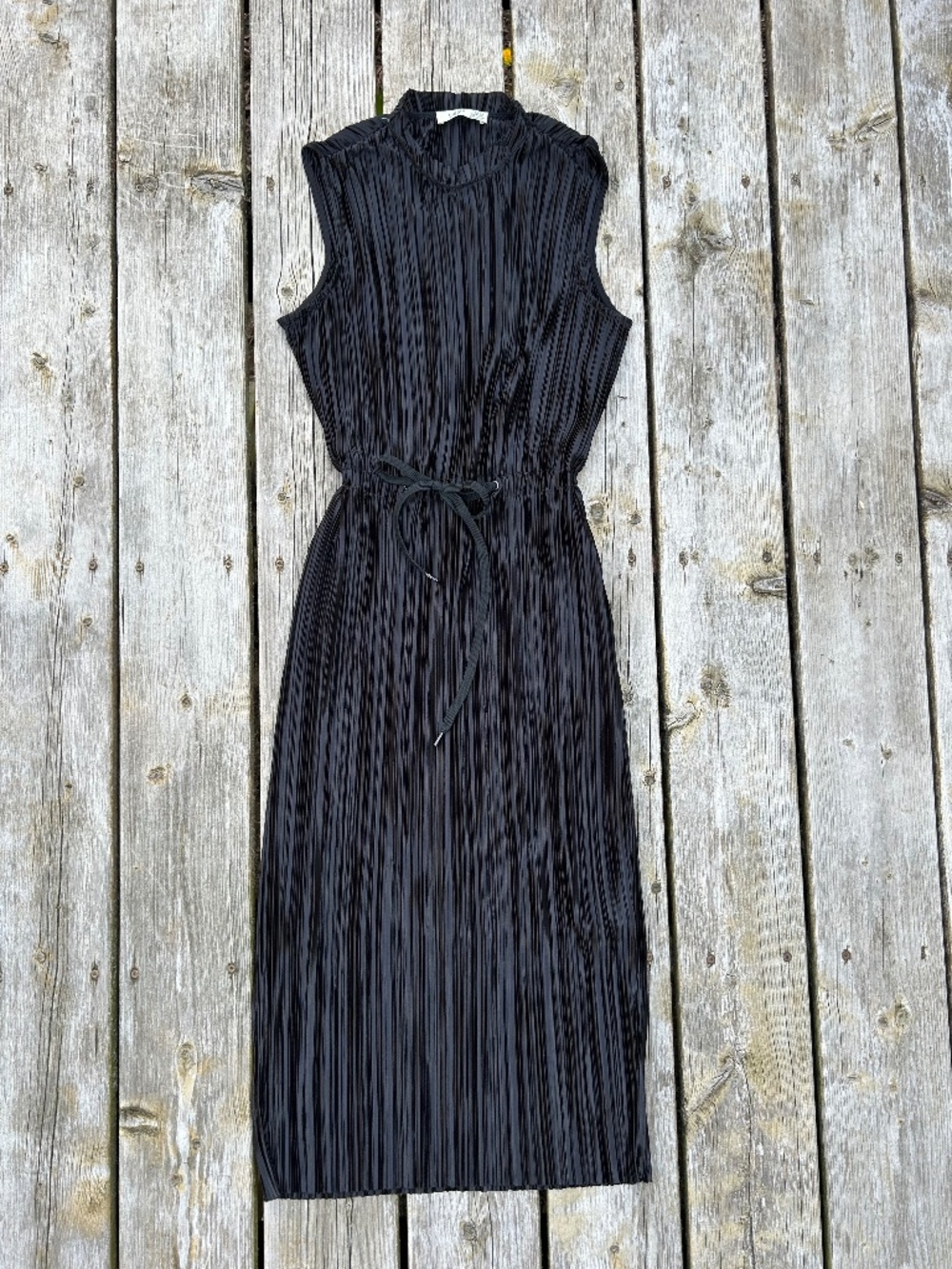 Dex ⎸ Sleeveless Pleated Midi Dress